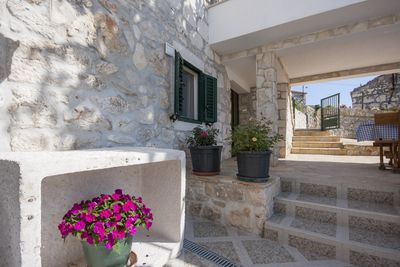Charming 5 Bedroom Holiday House with Private Pool in Razanj