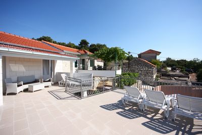 Charming 5 Bedroom Holiday House with Private Pool in Razanj
