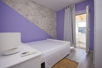 Charming 5 Bedroom Holiday House with Private Pool in Razanj