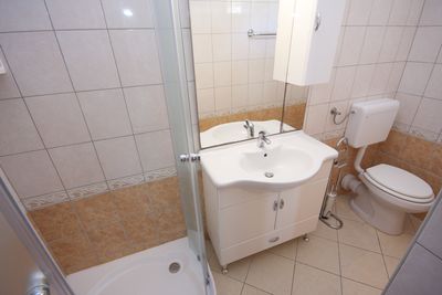 Charming 5 Bedroom Holiday House with Private Pool in Razanj