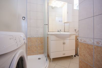 Charming 5 Bedroom Holiday House with Private Pool in Razanj