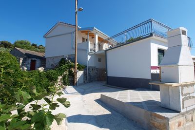 Charming 5 Bedroom Holiday House with Private Pool in Razanj