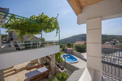 Charming 5 Bedroom Holiday House with Private Pool in Razanj