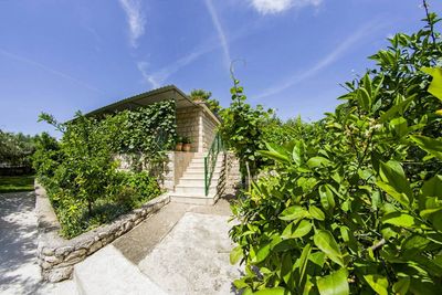 Beautiful 3 Bedroom Holiday House near the Beach in Sumartin Island Brac