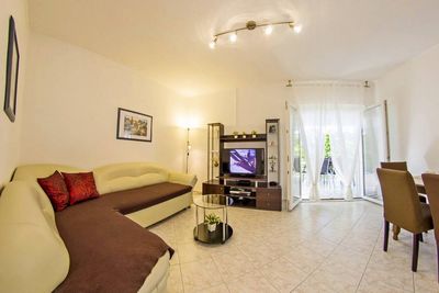 Beautiful 3 Bedroom Holiday House near the Beach in Sumartin Island Brac