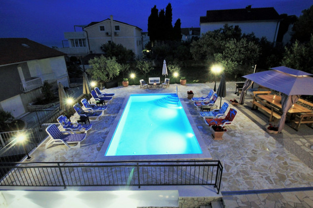 Spacious 4 Bedroom Holiday House with Private Pool near Trogir