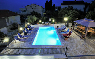 Spacious 4 Bedroom Holiday House with Private Pool near Trogir