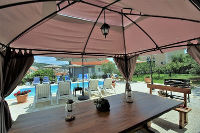 Spacious 4 Bedroom Holiday House with Private Pool near Trogir