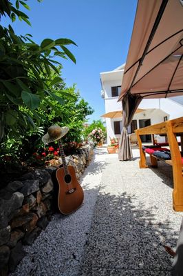 Spacious 4 Bedroom Holiday House with Private Pool near Trogir
