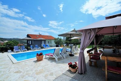Spacious 4 Bedroom Holiday House with Private Pool near Trogir