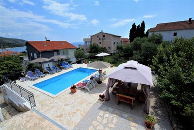 Spacious 4 Bedroom Holiday House with Private Pool near Trogir