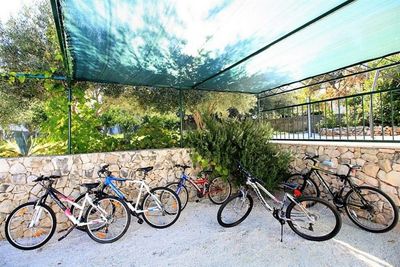 Spacious 4 Bedroom Holiday House with Private Pool near Trogir