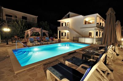 Spacious 4 Bedroom Holiday House with Private Pool near Trogir