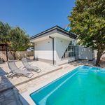 Holiday Villa with Pool and Jacuzzi near Split and Trogir