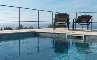 Charming Authentic Holiday House with Sea View and Pool Island Vis