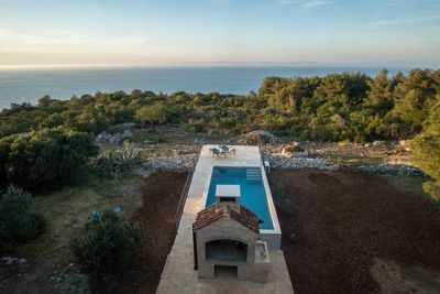 Charming Authentic Holiday House with Sea View and Pool Island Vis