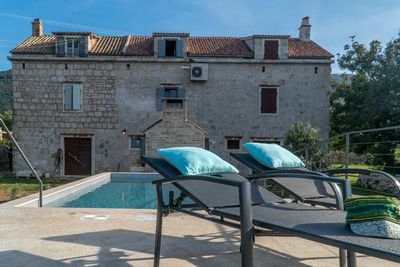 Charming Authentic Holiday House with Sea View and Pool Island Vis