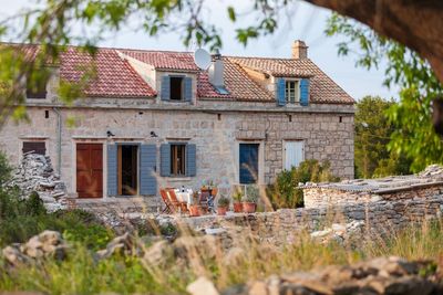 Charming Authentic Holiday House with Sea View and Pool Island Vis