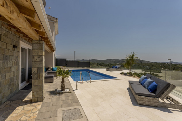 Amazing 3 Bedrooms Villa with Heated Pool and Beautiful Views above Rogoznica 