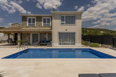Amazing 3 Bedrooms Villa with Heated Pool and Beautiful Views above Rogoznica 