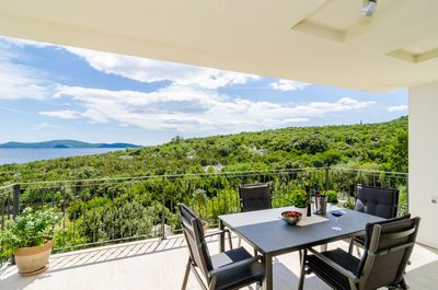 Adorable Seafront Family Villa with Pool Dubrovnik and Peljesac area