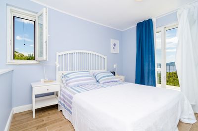 Adorable Seafront Family Villa with Pool Dubrovnik and Peljesac area
