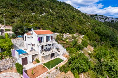Adorable Seafront Family Villa with Pool Dubrovnik and Peljesac area
