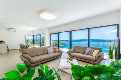 Luxury Sea View Villa with Pool in Crikvenica