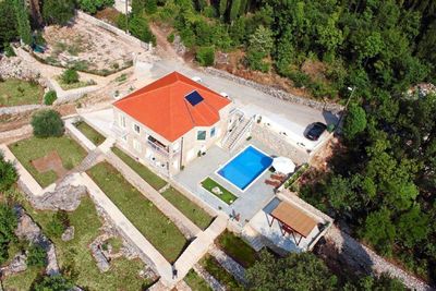 Stone House with Large Yard and Swimming Pool Konavle
