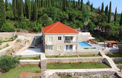 Stone House with Large Yard and Swimming Pool Konavle