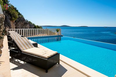 Beautiful Three Bedroom House with Swimming Pool near Trogir