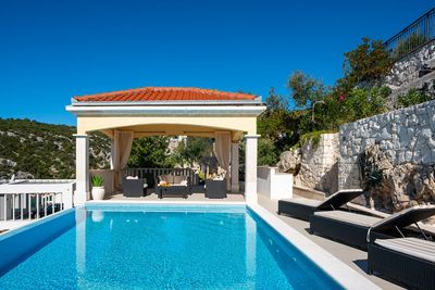 Beautiful Three Bedroom House with Swimming Pool near Trogir