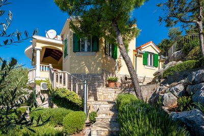 Beautiful Three Bedroom House with Swimming Pool near Trogir