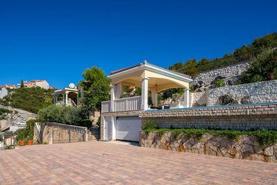 Beautiful Three Bedroom House with Swimming Pool near Trogir