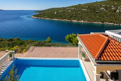 Beautiful Three Bedroom House with Swimming Pool near Trogir