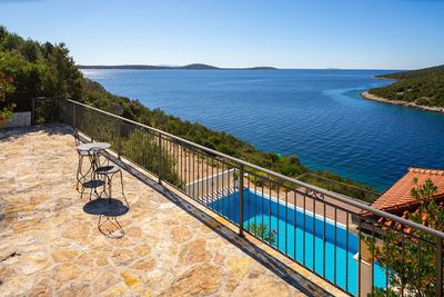 Beautiful Three Bedroom House with Swimming Pool near Trogir