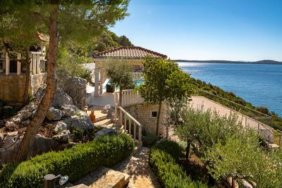 Beautiful Three Bedroom House with Swimming Pool near Trogir