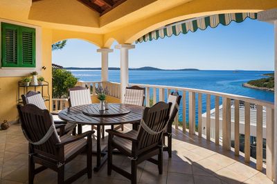 Beautiful Three Bedroom House with Swimming Pool near Trogir