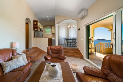 Beautiful Three Bedroom House with Swimming Pool near Trogir