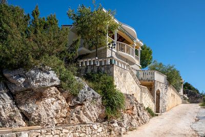 Beautiful Three Bedroom House with Swimming Pool near Trogir