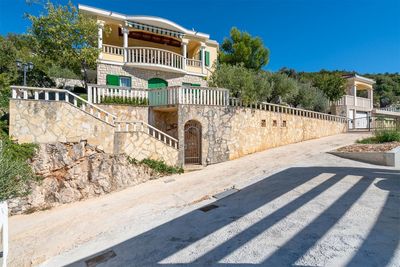 Beautiful Three Bedroom House with Swimming Pool near Trogir