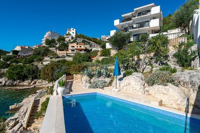 Beautiful 6 Bedrooms Beach Villa with Pool near Trogir
