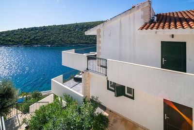 Beautiful 6 Bedrooms Beach Villa with Pool near Trogir