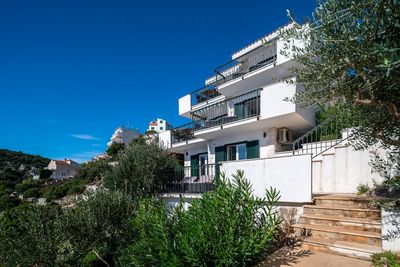 Beautiful 6 Bedrooms Beach Villa with Pool near Trogir