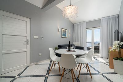 Beautiful 6 Bedrooms Beach Villa with Pool near Trogir