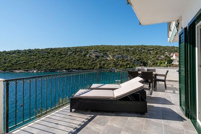 Beautiful 6 Bedrooms Beach Villa with Pool near Trogir