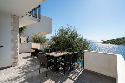 Beautiful 6 Bedrooms Beach Villa with Pool near Trogir