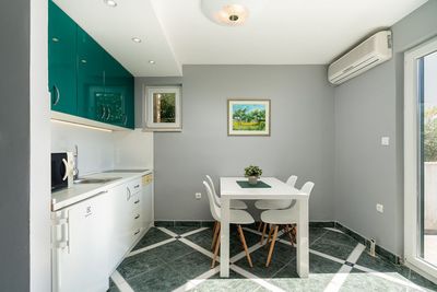 Beautiful 6 Bedrooms Beach Villa with Pool near Trogir