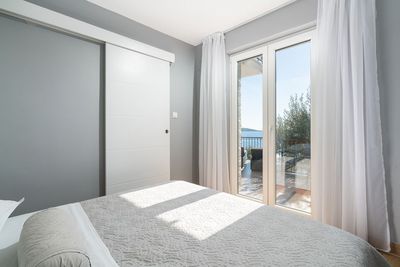 Beautiful 6 Bedrooms Beach Villa with Pool near Trogir