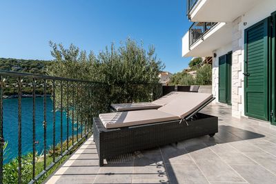 Beautiful 6 Bedrooms Beach Villa with Pool near Trogir